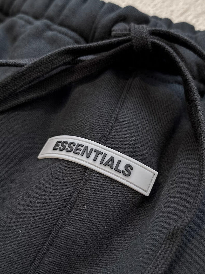 “Essential” Shorts Black
