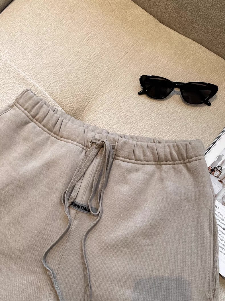 “Essential” Shorts Light Grey