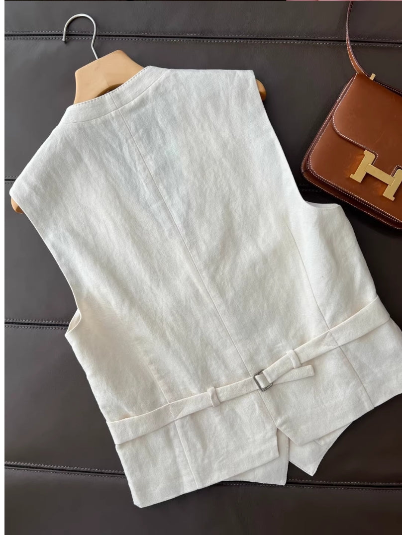 Damenweste und Hose mit weitem Bein