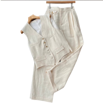 Damenweste und Hose mit weitem Bein